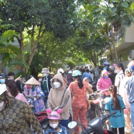 Hàng trăm người chen lấn, xô đẩy vì chợ lá 0 đồng ở Bạc Liêu